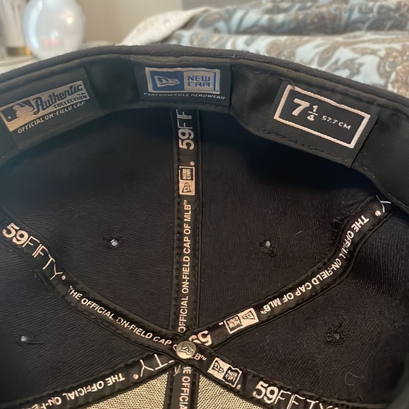 Fitted Boston hat - Picture 3 of 3